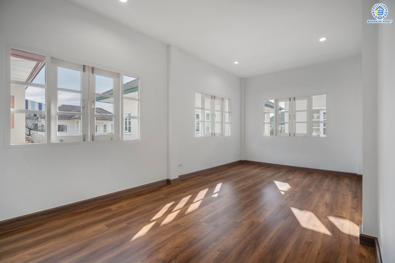 บ้านมือสองตกแต่งใหม่ โครงการ ประดับดาว2 ท่าอิฐ ตกแต่งครบครัน พร้อมอยู่ เนื้อที่ 57 ตร.ว. ฟังก์ชัน 3 ห้องนอน 2 ห้องน้ำ พร้อมห้องอเนกประสงค์ชั้นล่าง 1 ห้อง พื้นที่ใช้สอยกว้างขวาง บนทำเลที่ดีที่สุด เชื่อมต่อได้หลายเส้นทาง ใกล้รถไฟฟ้าสายสีม่วง "สถานีบางรักน้อยท่าอิฐ"